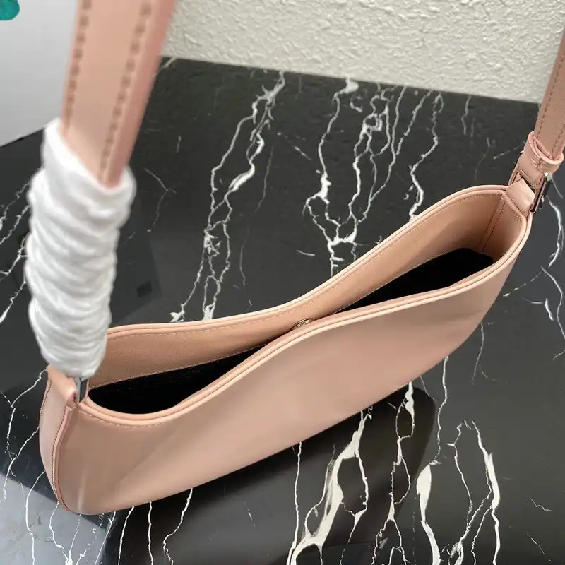 Pra*a bags 2010b570004