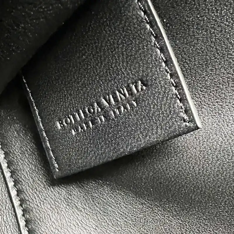 bo*te*ga Ve*ne*ta bag 2209sf0018