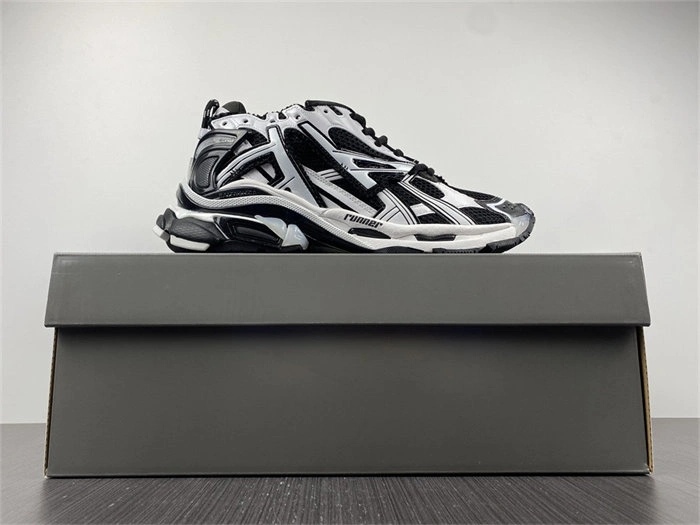 BestValue BLCG Runner White Black White 677403 W3RB2 4449