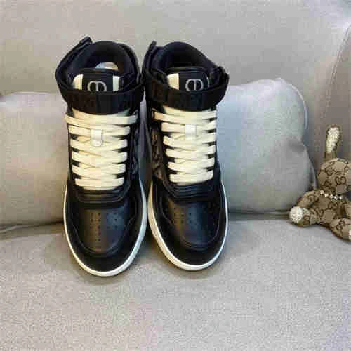 Versatile DR Sneaker 1189